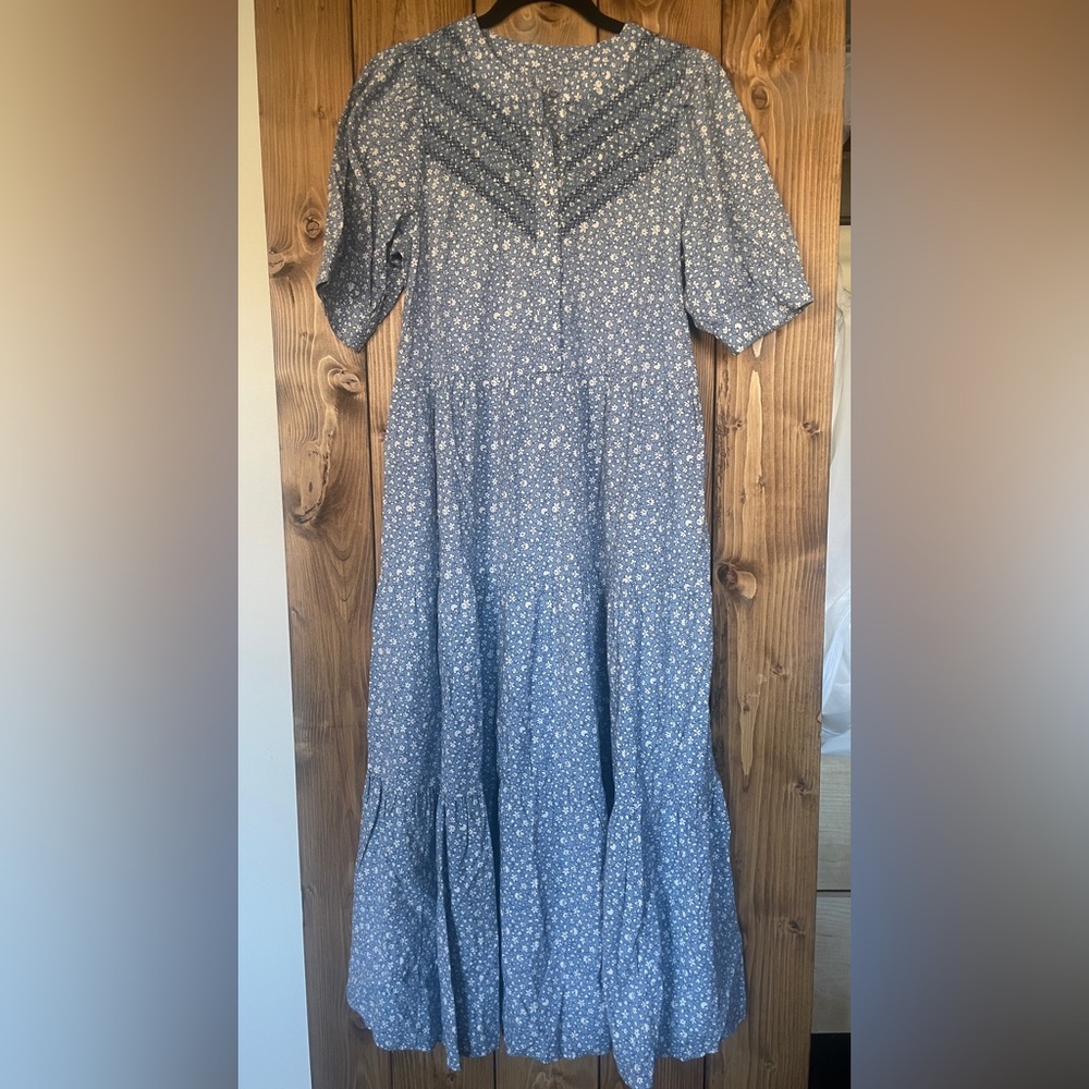 Elegant Blue Floral Midi Dress